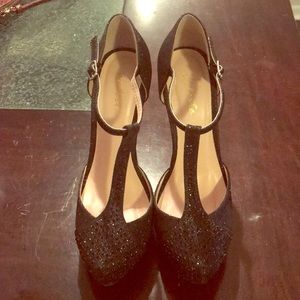 Celeste Ankle Strap Diamond closed-toe Heel -Black